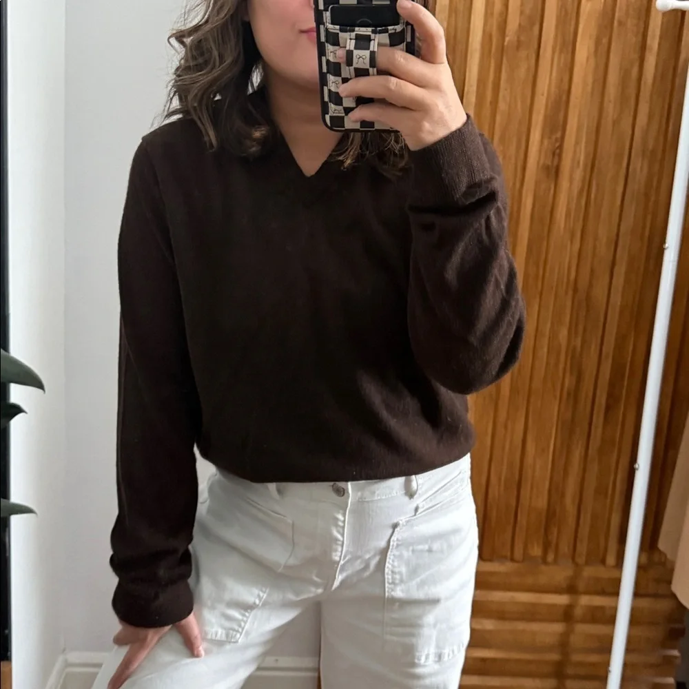 Gap Y2K 100% Merino Wool V neck Unisex Sweater. Size L
